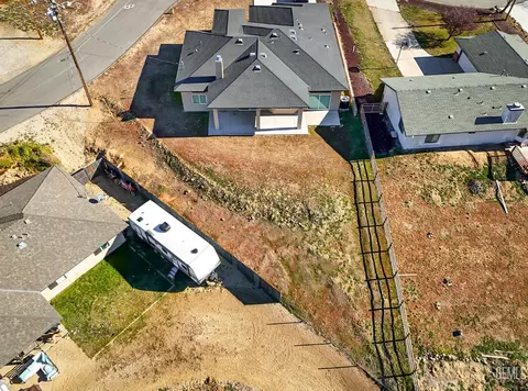 View/Area - 22621 Pam Ct, Tehachapi, CA 93561 photo 4 of 4