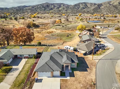 View/Area - 22621 Pam Ct, Tehachapi, CA 93561 photo 2 of 4