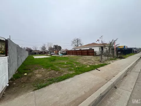 122 Dr Martin L King Jr Blvd, Bakersfield, CA 93307