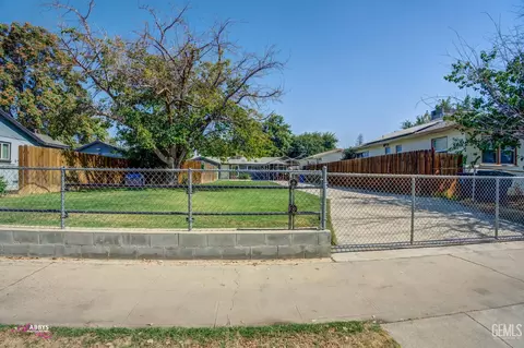 618 Woodrow Ave, Bakersfield, CA 93308
