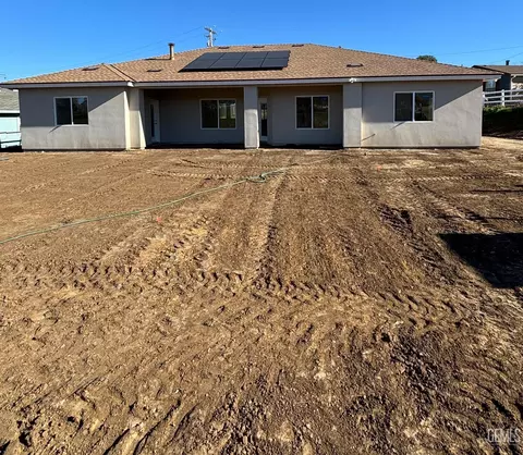 Exterior - 21831 San Gabriel Dr, Tehachapi, CA 93561 photo 4 of 8
