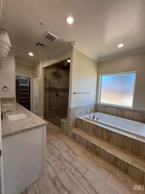 Bath - 21831 San Gabriel Dr, Tehachapi, CA 93561 photo 14 of 14