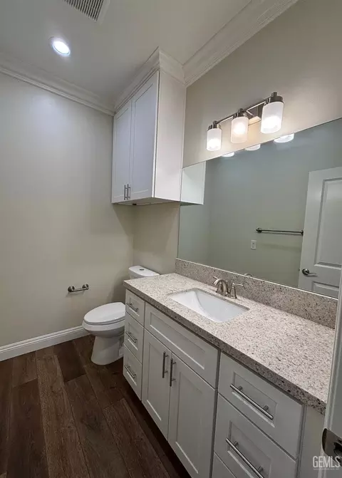 Bath - 21831 San Gabriel Dr, Tehachapi, CA 93561 photo 11 of 14