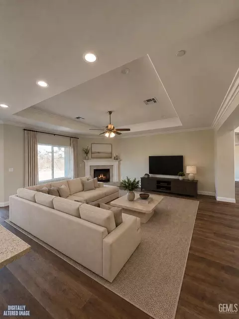 Living - 21831 San Gabriel Dr, Tehachapi, CA 93561 photo 2 of 5