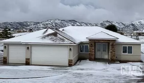 Exterior - 21831 San Gabriel Dr, Tehachapi, CA 93561 photo 2 of 8