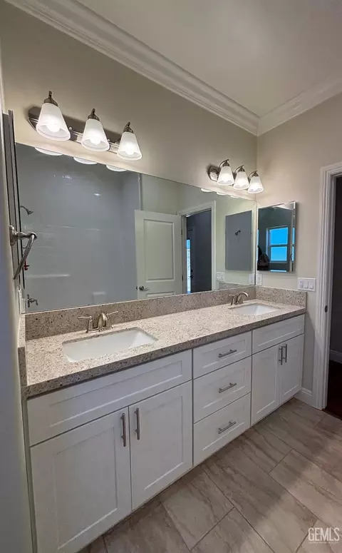 Bath - 21831 San Gabriel Dr, Tehachapi, CA 93561 photo 3 of 14