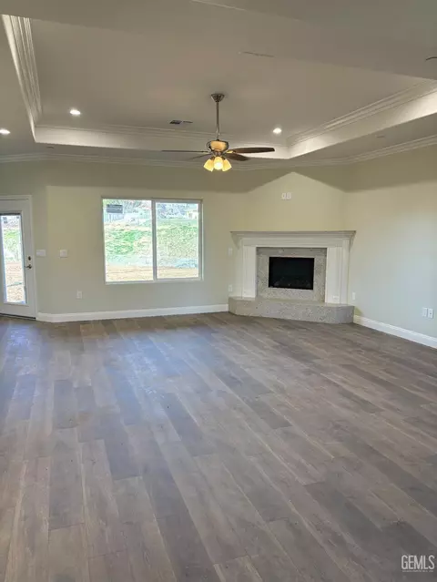 Living - 21831 San Gabriel Dr, Tehachapi, CA 93561 photo 2 of 2