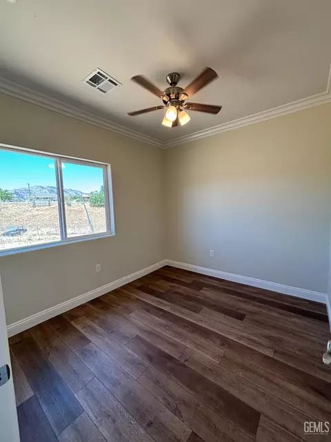 Bedroom - 21831 San Gabriel Dr, Tehachapi, CA 93561 photo 2 of 5