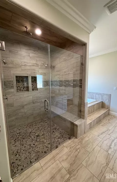 Bath - 21831 San Gabriel Dr, Tehachapi, CA 93561 photo 10 of 14