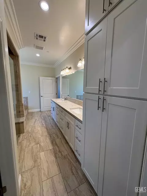 Bath - 21831 San Gabriel Dr, Tehachapi, CA 93561 photo 8 of 14