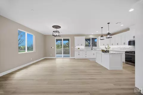 Living - 28840 Birkdale Ct, Tehachapi, CA 93561 photo 7 of 7