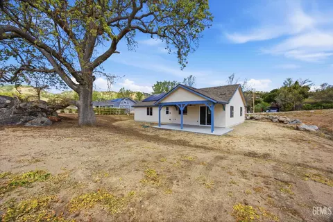 Exterior - 28840 Birkdale Ct, Tehachapi, CA 93561 photo 7 of 9