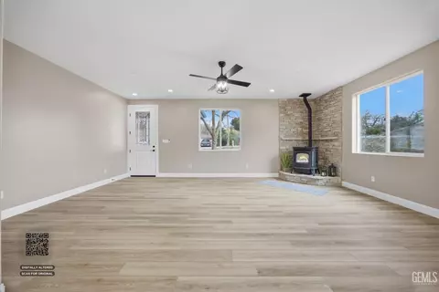 Living - 28840 Birkdale Ct, Tehachapi, CA 93561 photo 1 of 7