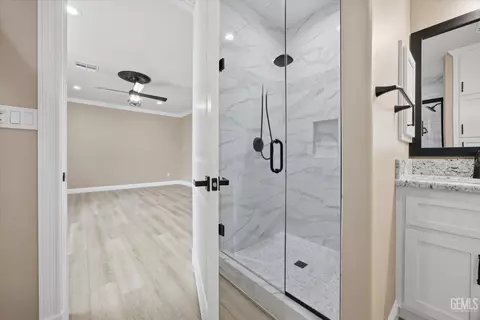 Bath - 28840 Birkdale Ct, Tehachapi, CA 93561 photo 2 of 4