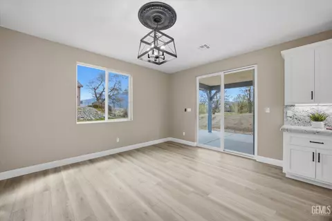 Dining - 28840 Birkdale Ct, Tehachapi, CA 93561 photo 1 of 1