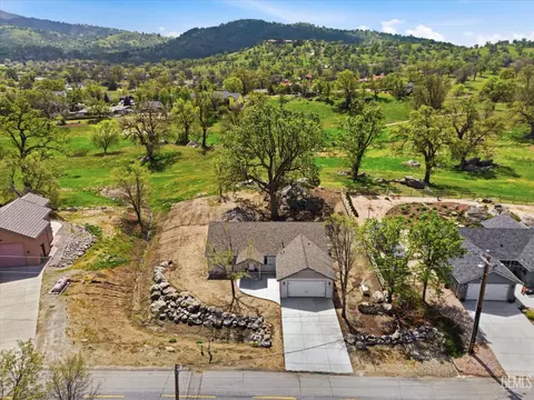 View/Area - 28840 Birkdale Ct, Tehachapi, CA 93561 photo 1 of 4