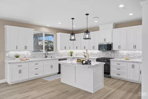 Kitchen - 28840 Birkdale Ct, Tehachapi, CA 93561 photo 3 of 7