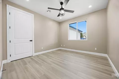 Bedroom - 28840 Birkdale Ct, Tehachapi, CA 93561 photo 3 of 4