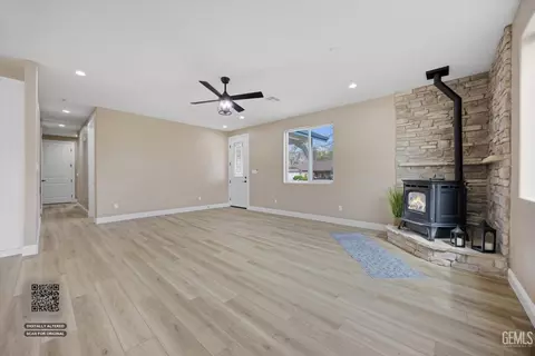Living - 28840 Birkdale Ct, Tehachapi, CA 93561 photo 3 of 7