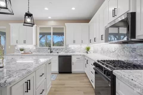 28840 Birkdale Ct, Tehachapi, CA 93561