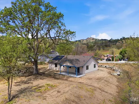 Exterior - 28840 Birkdale Ct, Tehachapi, CA 93561 photo 3 of 9