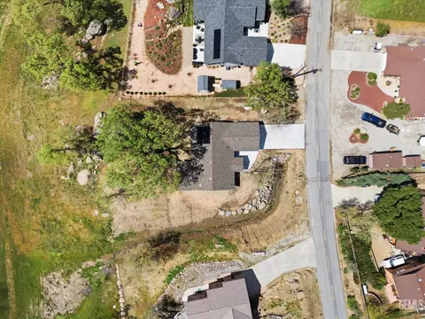 View/Area - 28840 Birkdale Ct, Tehachapi, CA 93561 photo 2 of 4