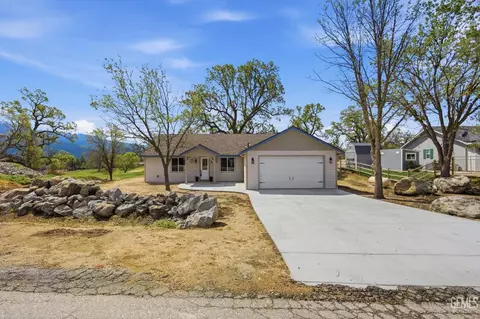 Exterior - 28840 Birkdale Ct, Tehachapi, CA 93561 photo 4 of 9