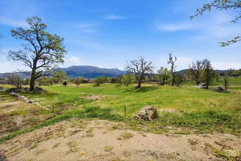 Exterior - 28840 Birkdale Ct, Tehachapi, CA 93561 photo 9 of 9