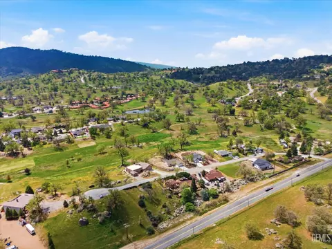 View/Area - 28840 Birkdale Ct, Tehachapi, CA 93561 photo 3 of 4