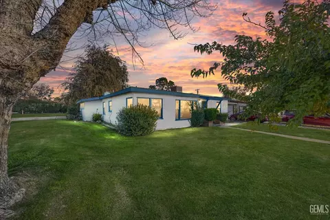 2016 Airport Dr, Bakersfield, CA 93308