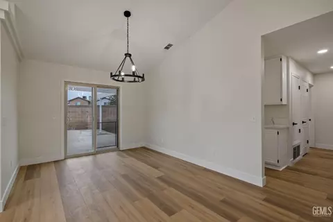 6903 Vanilla Ct, Bakersfield, CA 93313 photo 16