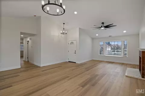 6903 Vanilla Ct, Bakersfield, CA 93313 photo 14