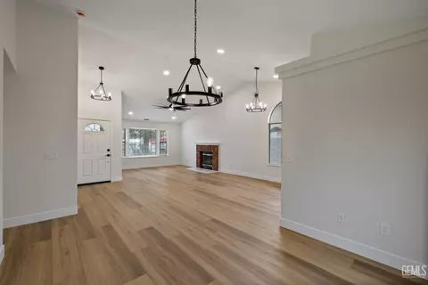 6903 Vanilla Ct, Bakersfield, CA 93313 photo 17