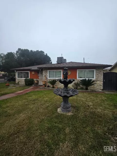 901 Belmont St, Delano, CA 93215