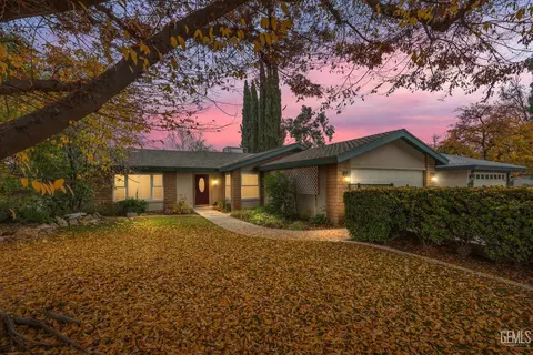 3008 N Half Moon Dr, Bakersfield, CA 93309