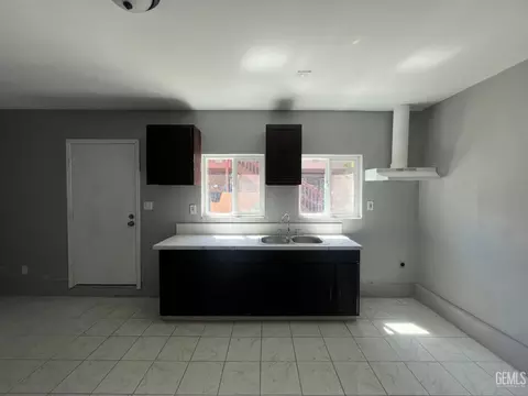 Kitchen - 306 B St, Taft, CA 93268 photo 5 of 5