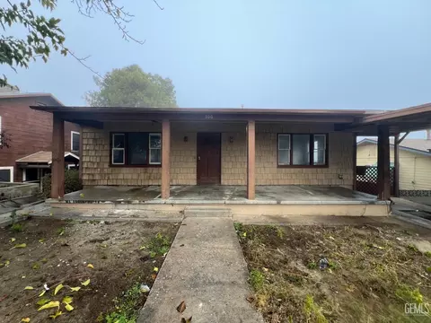 Exterior - 306 B St, Taft, CA 93268 photo 1 of 15