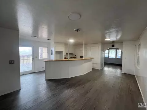 Living - 306 B St, Taft, CA 93268 photo 7 of 8