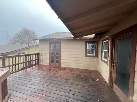 Exterior - 306 B St, Taft, CA 93268 photo 5 of 15