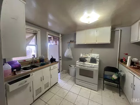 Kitchen - 306 B St, Taft, CA 93268 photo 3 of 5