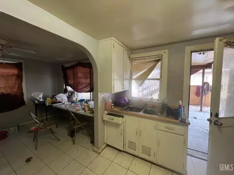 Other - 306 B St, Taft, CA 93268 photo 6 of 11