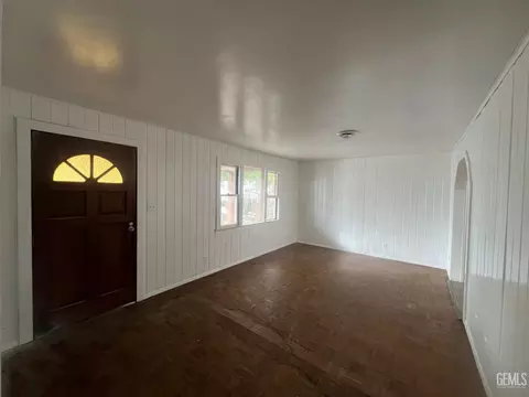 Living - 306 B St, Taft, CA 93268 photo 4 of 8