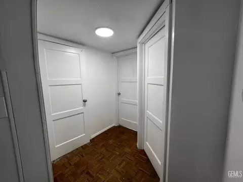 Entry Way - 306 B St, Taft, CA 93268 photo 1 of 2