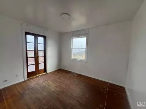 Bedroom - 306 B St, Taft, CA 93268 photo 5 of 9