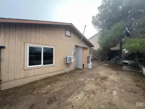 Exterior - 306 B St, Taft, CA 93268 photo 13 of 15