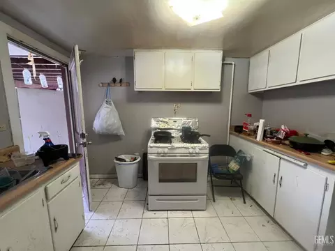 Kitchen - 306 B St, Taft, CA 93268 photo 4 of 5