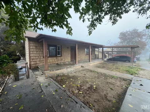 Exterior - 306 B St, Taft, CA 93268 photo 3 of 15