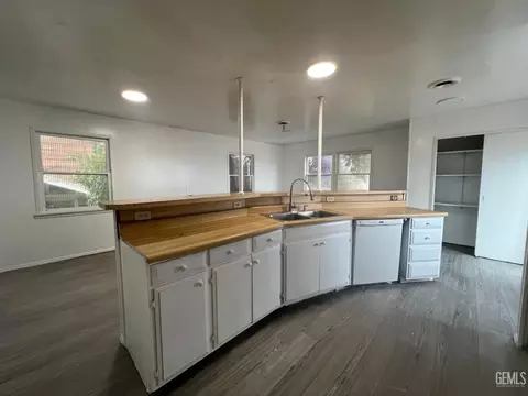 Kitchen - 306 B St, Taft, CA 93268 photo 2 of 5