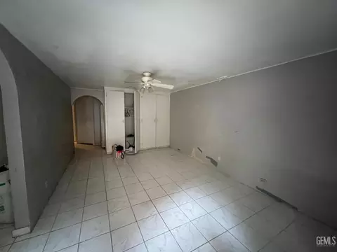 Bedroom - 306 B St, Taft, CA 93268 photo 6 of 9