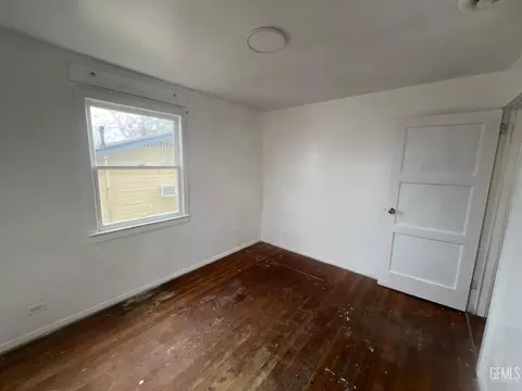 Bedroom - 306 B St, Taft, CA 93268 photo 4 of 9